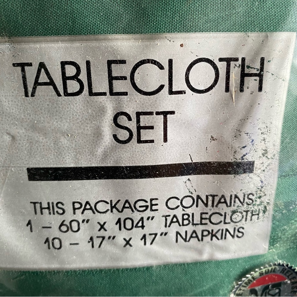 Green Tablecloth Set - Picture 6 of 7